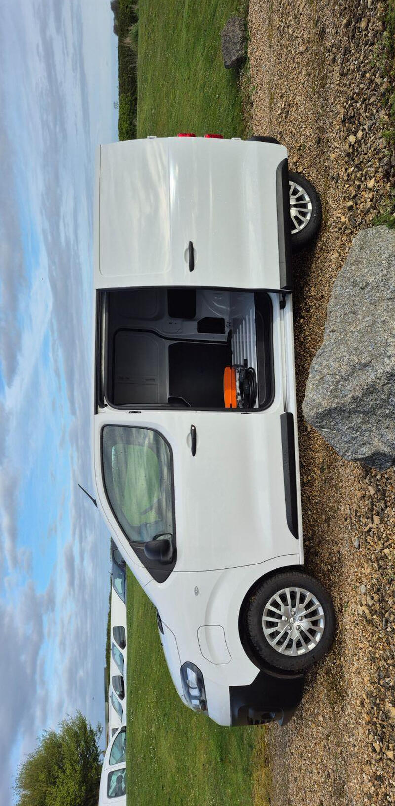 VAUXHALL VIVARO