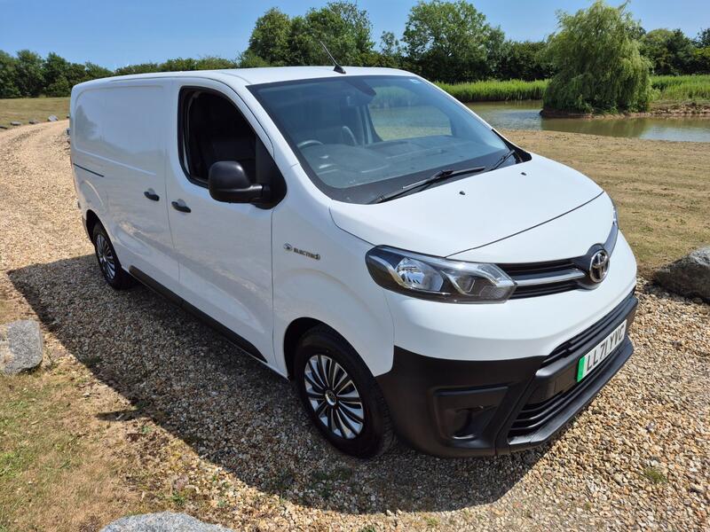 TOYOTA PROACE