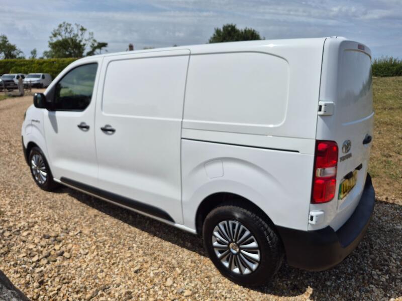 TOYOTA PROACE