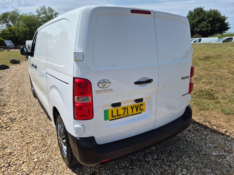 TOYOTA PROACE