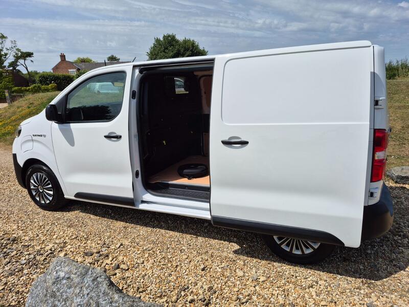 TOYOTA PROACE
