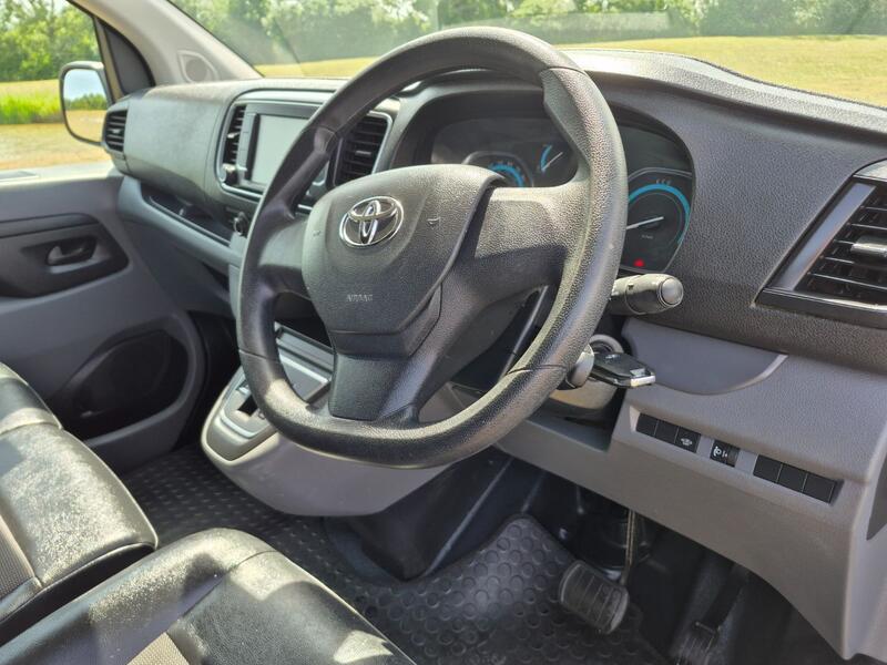 TOYOTA PROACE