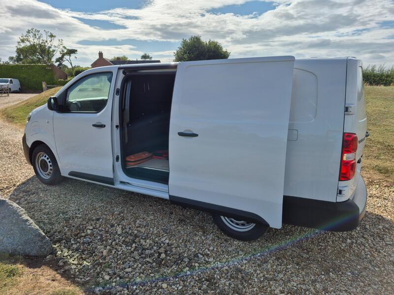 VAUXHALL VIVARO