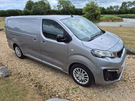 PEUGEOT EXPERT e 1000 75kWh Asphalt Premium +