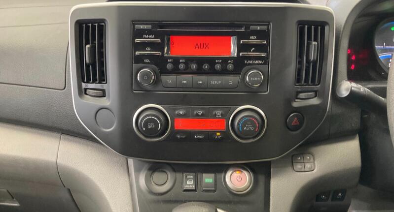 NISSAN NV200