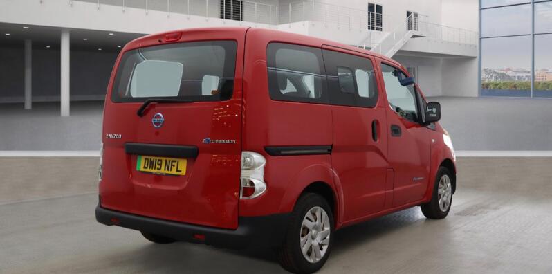 NISSAN NV200