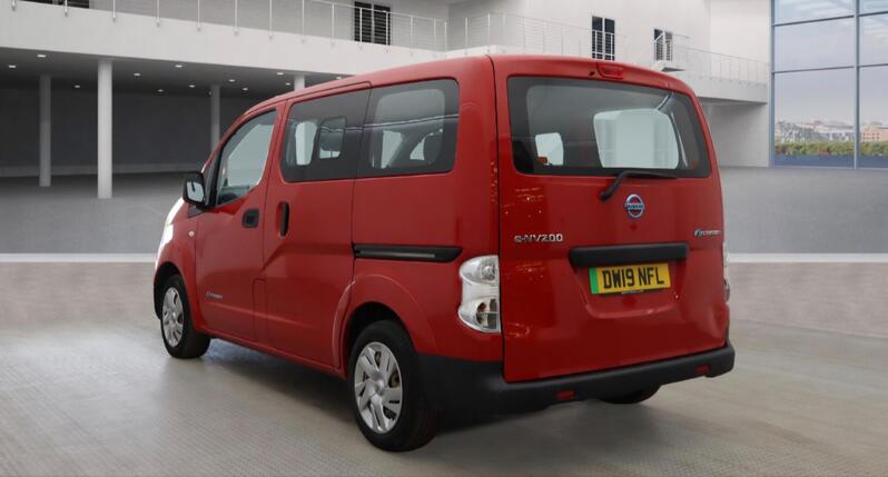 NISSAN NV200