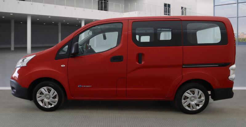 NISSAN NV200