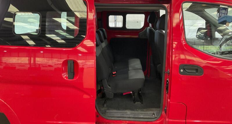 NISSAN NV200