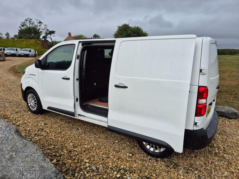 TOYOTA PROACE