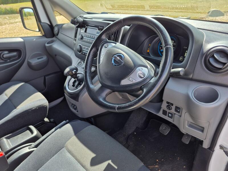 NISSAN E-NV200