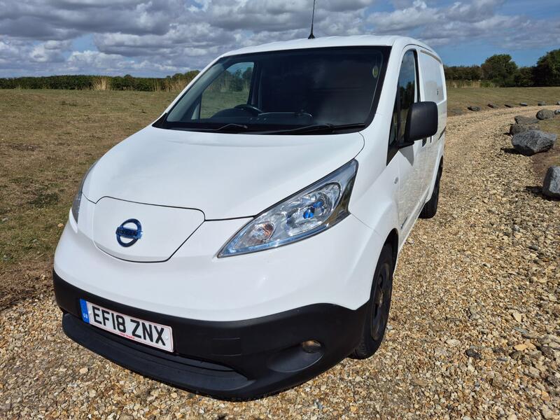 NISSAN E-NV200