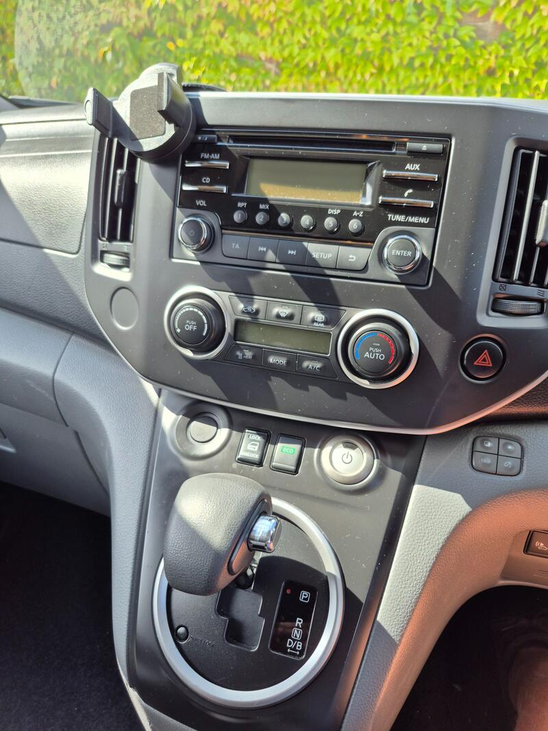 NISSAN E-NV200