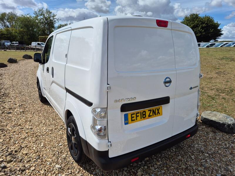 NISSAN E-NV200