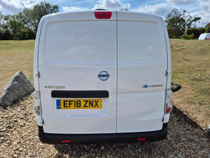NISSAN E-NV200