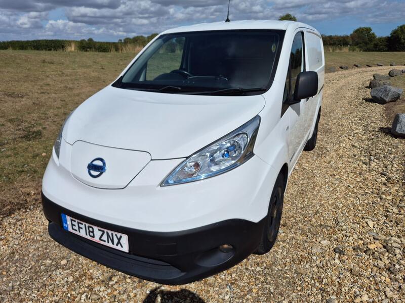 NISSAN E-NV200
