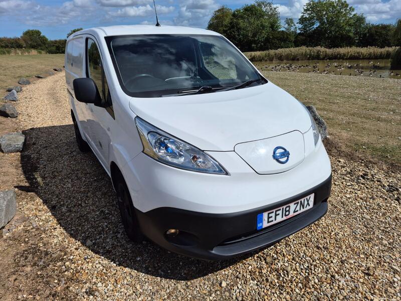 NISSAN E-NV200