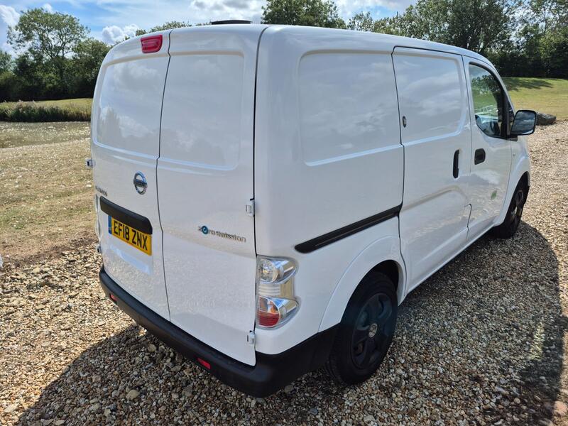 NISSAN E-NV200