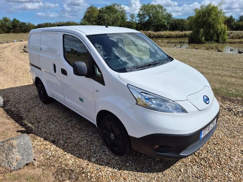 NISSAN E-NV200