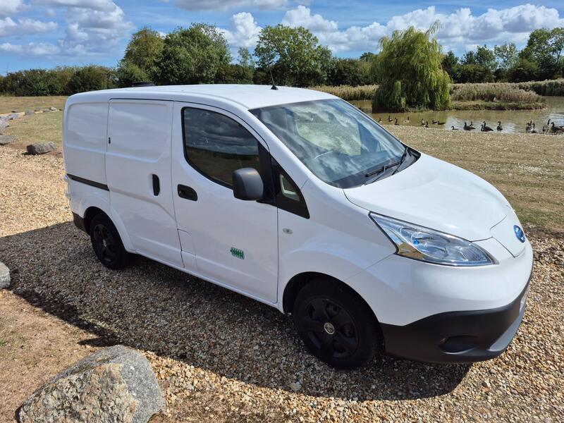 NISSAN E-NV200